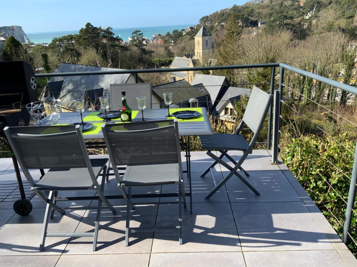 Villa Panorama, Vue Et Falaises D *
